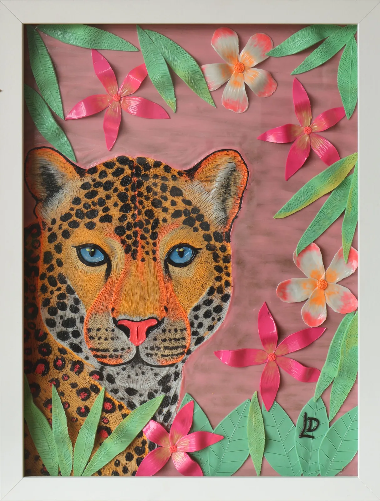 Leopardo, obra original en plastilina en relieve de la colección MIRADAS, de Laura Dionisio