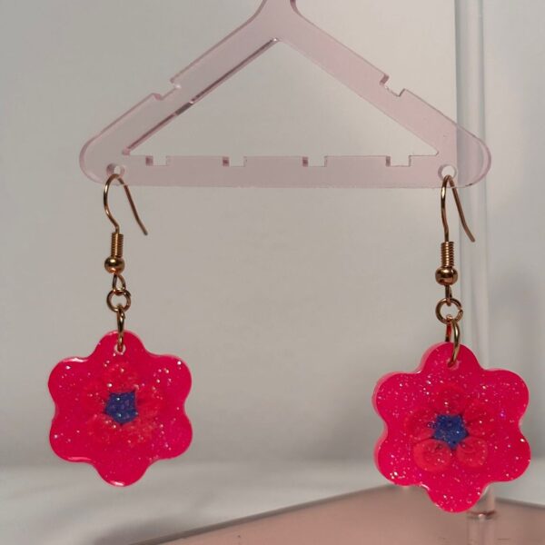 aretes flor fucsia